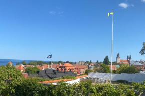 Trerummare med havsutsikt i Visby innerstad, Visby